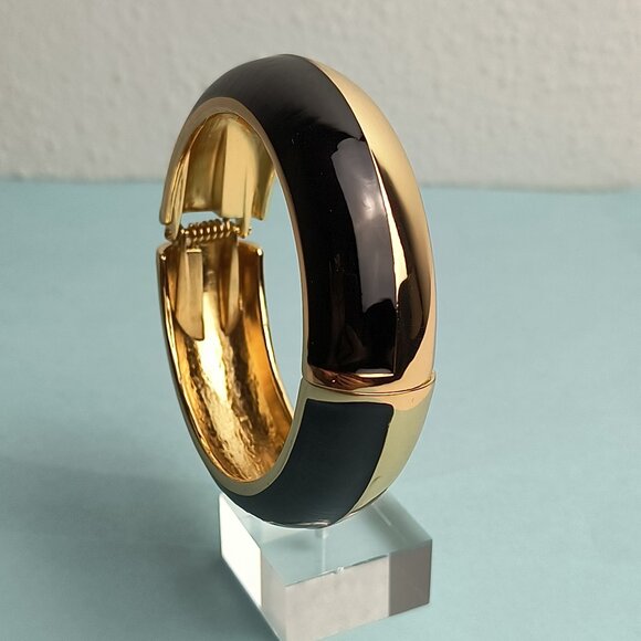 STATEMENT Modernist Black Enamel Gold Plated Hinged Cuff Bangle Bracelet - Picture 1 of 8